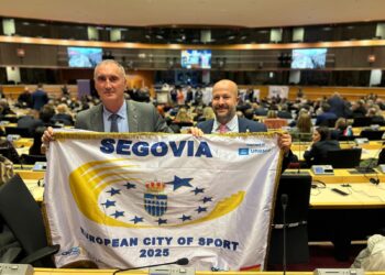 José Mazarías (i) y Jesús Garrido, en Bruselas tras recibir la acreditación de Segovia como Ciudad Europea del Deporte./ AYUNTAMIENTO
