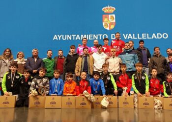 Los protagonistas de la novena edición del Memorial Luis Baeza, tras la competición celebrada durante el pasado fin de semana./ CP VALLELADO
