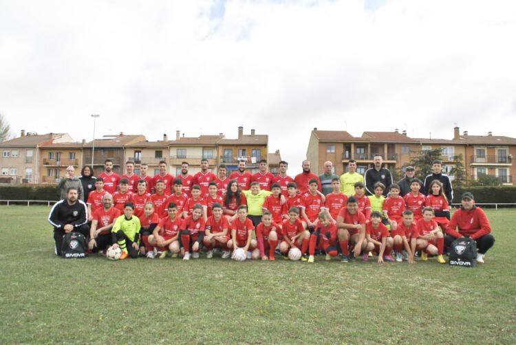 “Esto es el fin de la Gimnástica Ayllonesa” 1 La familia de la Gimnástica Ayllonesa para la temporada 24/25./ G. AYLLONESA