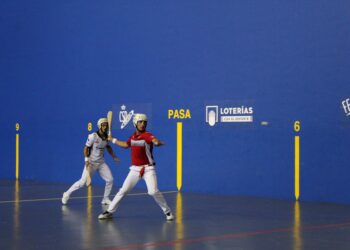 Carlos Baeza, durante un encuentro en la modalidad de pala corta./ E.A.