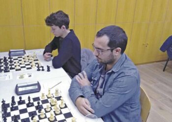 Daniel Gómez, en la parte superior de la imagen, durante un momento de la pasada competición./ MARIANO SASTRE