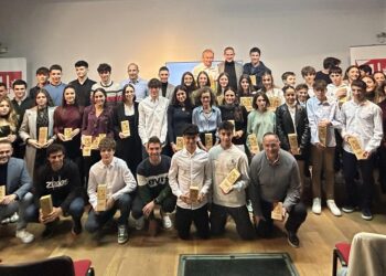 Foto de familia de los premiados en la Gala del Triatlón de Castilla y León que se celebró en Ávila. / TRIATLÓN CYL