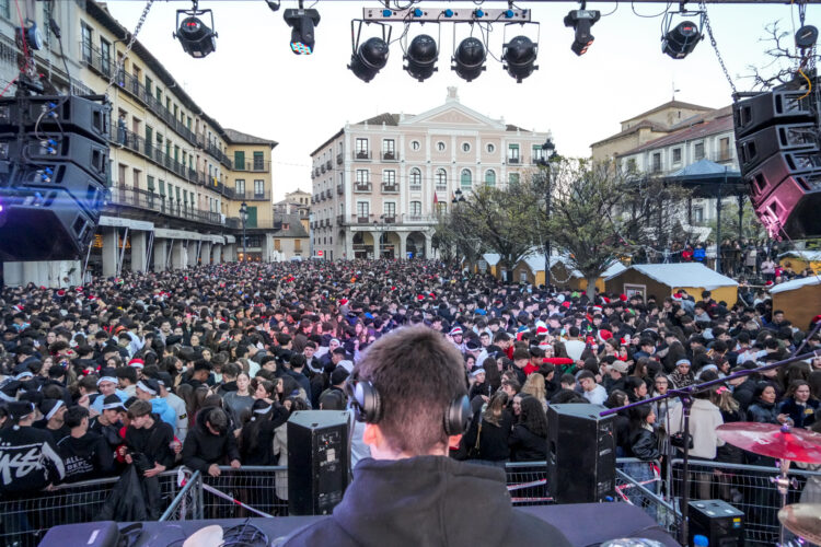 4.000 personas abarrotaron la Plaza Mayor durante la celebración de la ‘Tardebuena’ 1 Vista de uno de los DJ’s durante la celebración de la ‘Tardebuena’.