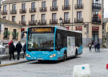 Autobús urbano de la línea 9 de Segovia. (FOTO: NEREA LLORENTE)