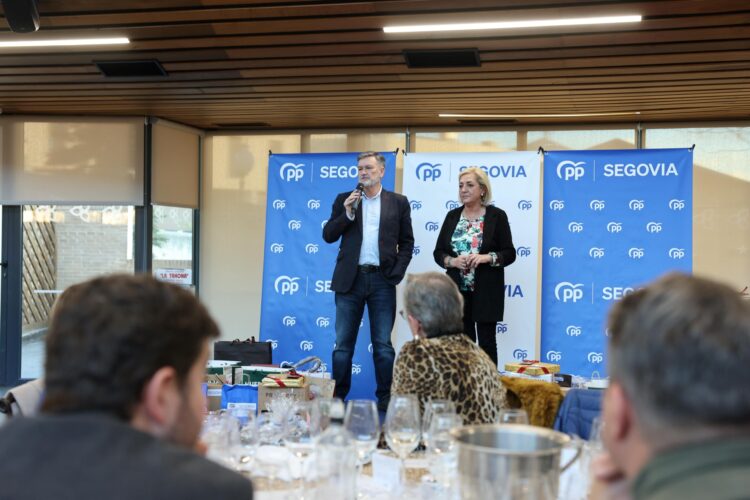 Francisco Vánquez y Paloma Sanz durante la comida de Navidad.