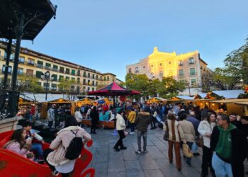 La plaza Mayor, en la apertura del mercado de la Navidad./ AYUNTAMIENTO