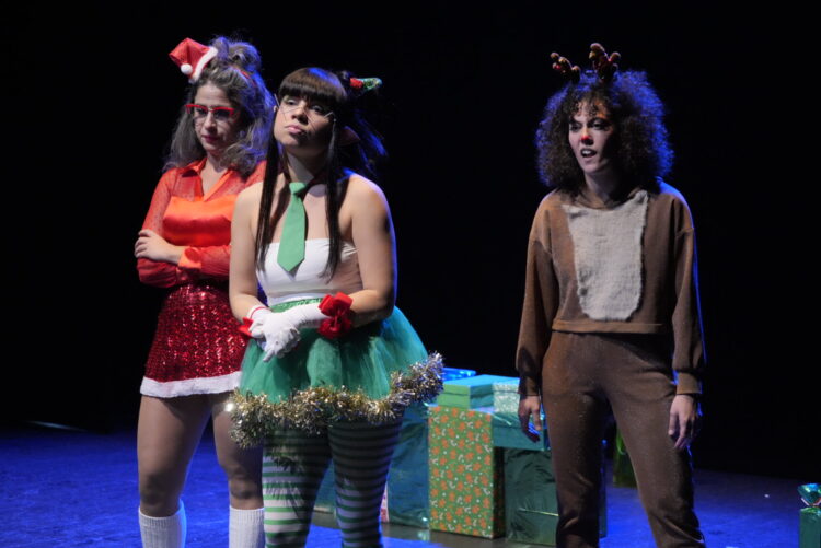 Las tres protagonistas de la obra de teatro ‘Cerrado por Navidad’.