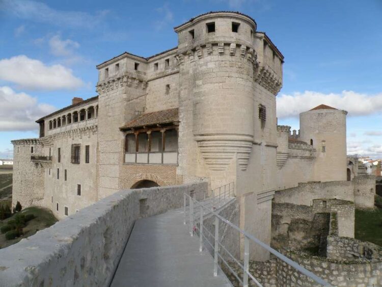 La Junta promocionará varios Centros de Iniciativas Turísticas 1 Imagen del castillo de Cuéllar. / E.A.