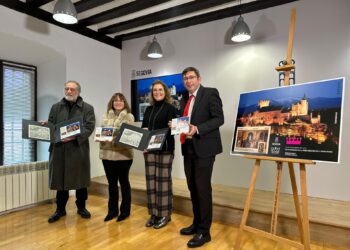 Carlos Muñoz de Pablos, May Escobar, Nuria Lera, y Francisco Javier Santos durante la presentación. /AYTO. SEGOVIA