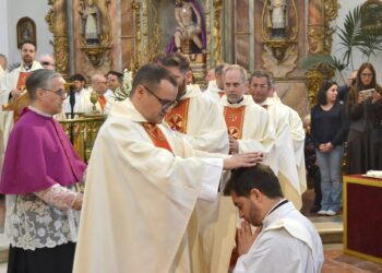 Momento de la ordenación de Ignacio Vírseda.