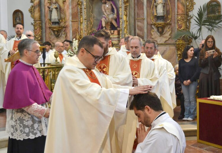 Momento de la ordenación de Ignacio Vírseda.