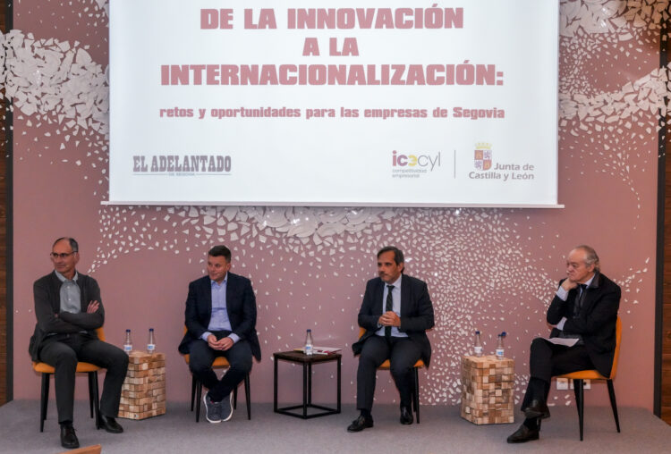 De izquierda a derecha, Alberto Gómez, Director de Klein, Israel de María, Director estratégico de Cárnicas Tabladillo, Augusto Cobos, Director de Icecyl y José Manuel de Riva, miembro Consejo asesor El Adelantado.