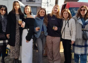 Grupo de amigas a la hora del cocido que se degustó en la jornada del sábado./ L. MATARRANZ