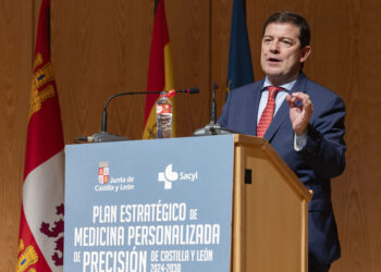 Alfonso Fernández Mañueco presenta el Plan Estratégico de Medicina Personalizada de Precisión de Castilla y León 2024-2030. / Susana Martín