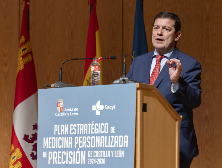 La Junta pone en marcha un plan de medicina personalizada 1 Alfonso Fernández Mañueco presenta el Plan Estratégico de Medicina Personalizada de Precisión de Castilla y León 2024-2030. / Susana Martín