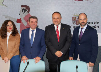 El Presidente de la Diputación de León y el Consejero de la Presidencia presentan el Plan de expansión rural del 012. / Peio García