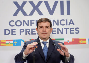 El Presidente de la Junta comparece en rueda de prensa tras asistir a la XXVII Conferencia de Presidentes. / Miriam Chacón