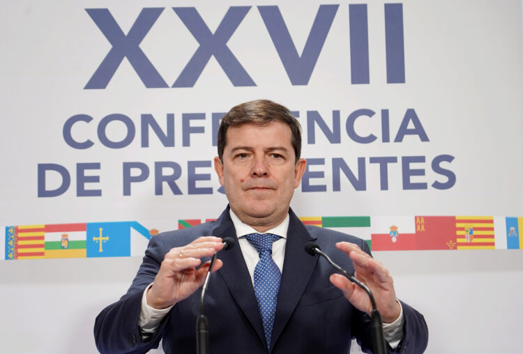 El Presidente de la Junta comparece en rueda de prensa tras asistir a la XXVII Conferencia de Presidentes. / Miriam Chacón