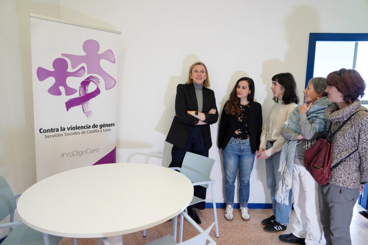 La vicepresidenta de la Junta de Castilla y León asiste a la apertura del Centro Atiendo de Valladolid. / Miriam Chacón