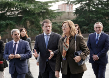 Alfonso Fernández Mañueco y Ángeles Armisén presentan la Estrategia Logística de Castilla y León 2030. / Rubén Cacho