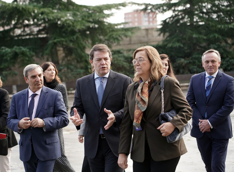 Alfonso Fernández Mañueco y Ángeles Armisén presentan la Estrategia Logística de Castilla y León 2030. / Rubén Cacho