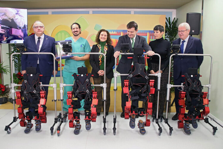 Presentación del Exoesqueleto pediátrico ATLAS 2030 en el Complejo Asistencial Universitario de León. / Peio García