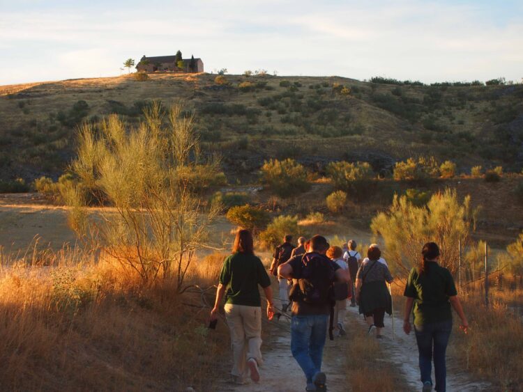 San Cristóbal de Cuéllar, el pueblo que más camina en España 1 Imagen de archivo. Grupo de senderistas / E.A.