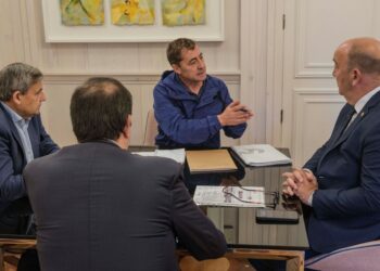 Reunión entre De Vicente y el alcalde de Valtiendas.