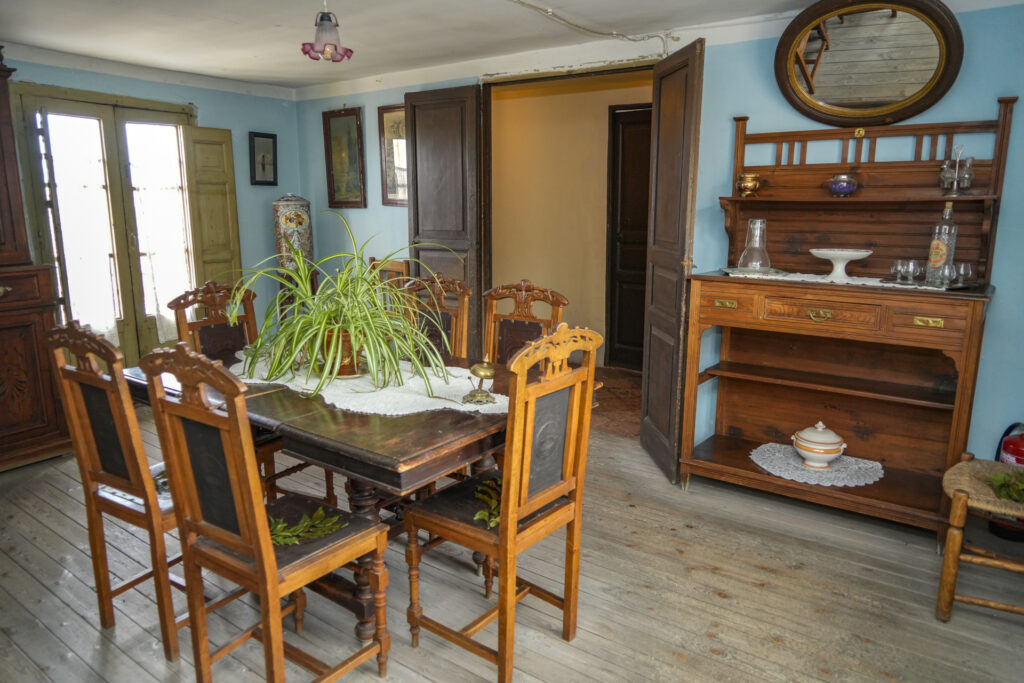 Comedor de la pensión, actual Casa-Museo, conservado intacto.