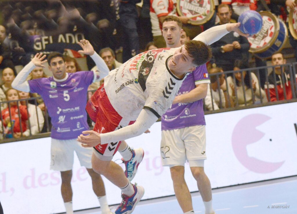 (35-29) El BM Nava se exhibe en defensa tras el descanso para ganar al Impulse Guadalajara 4 50 6