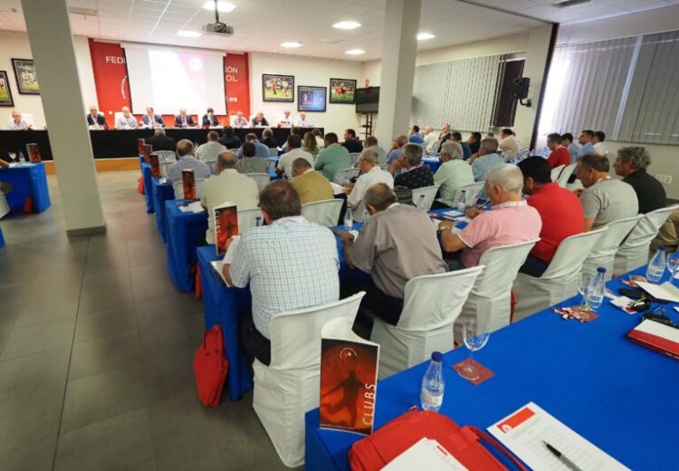 La Federación Territorial mueve ficha 1 Imagen de la última asamblea de clubes celebrada en la sede de la Federación Territorial de Fútbol./ RFCYLF