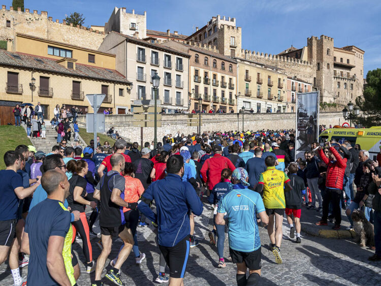 ¿Qué pasará con las inversiones previstas para ‘Segovia, Ciudad Europea del Deporte’ en el año 2025? 1 Carrera Monumental de Segovia. / Fotografía: Luis Horcajada