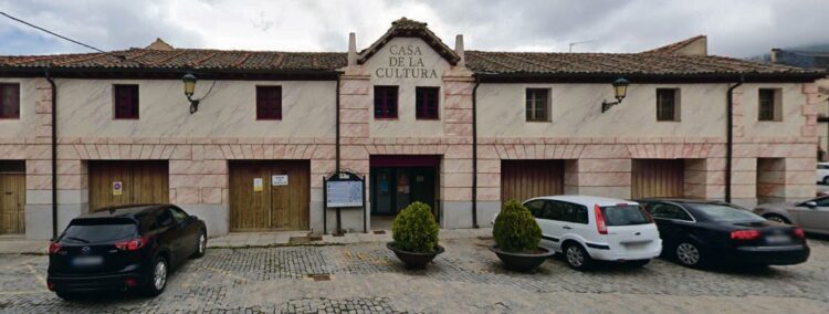 “Convertir una parte de la Casa de la Cultura en espacio escénico en 2025” 1 Casa de la Cultura en La Granja de San Ildefonso.