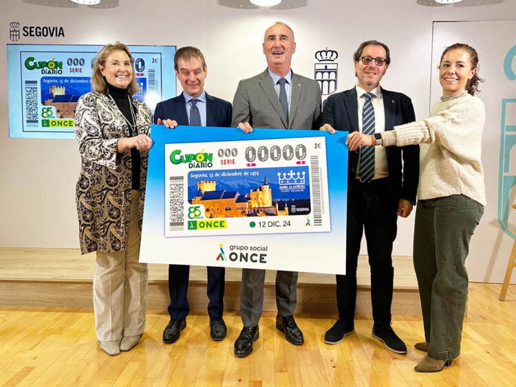 La ONCE dedica un cupón al 550 aniversario de la proclamación de Isabel la Católica como reina de Castilla 1 Presentación del cupón de la ONCE con motivo del 550 aniversario de la proclamación de Isabel La Católica como reina de Castilla.