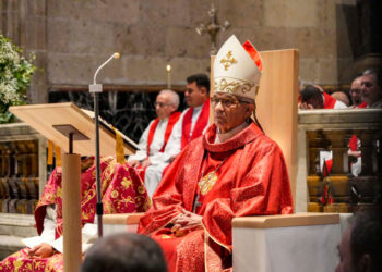 El obispo César Franco.