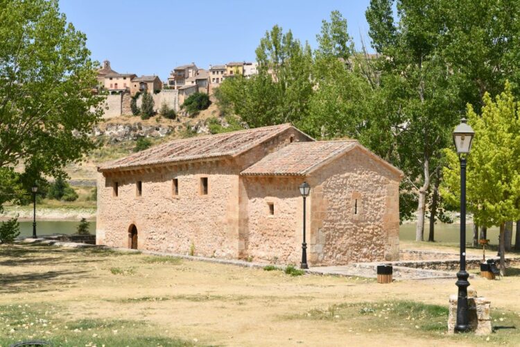 Ermita de la Vera Cruz en Maderuelo.