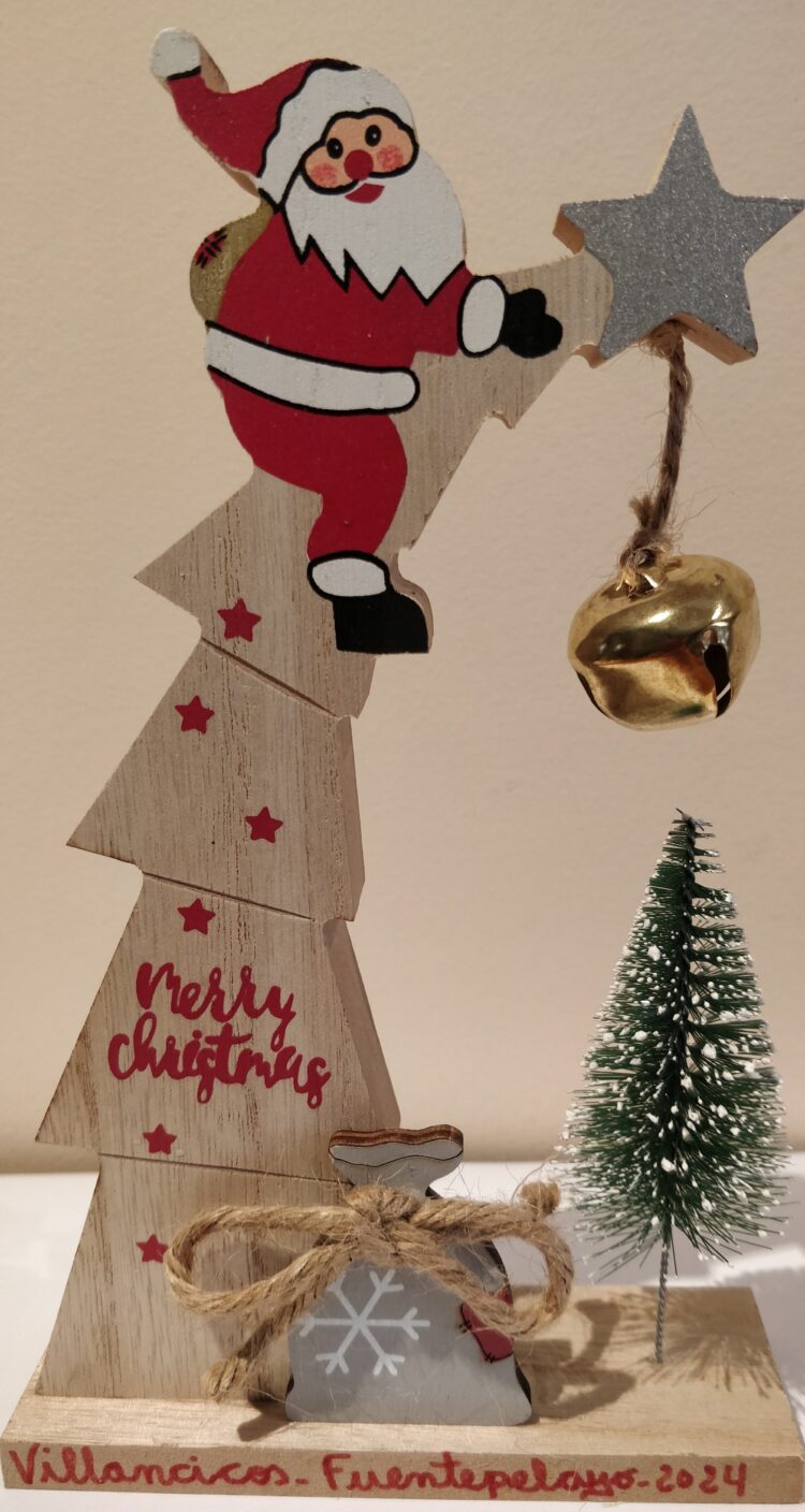 La 42 edición de la Muestra Provincial de Villancicos de Fuentepelayo reunirá a medio millar de cantores 1 Trofeo de la Muestra de Villancicos / JUAN CRUZ SERRANO