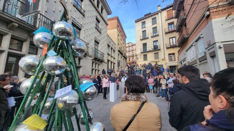 Más de una decena de asociaciones celebra la diversidad funcional en Segovia 1 Momento del acto por las personas con discapacidad.