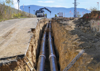 Instalación de tuberías para la red de calor en el entorno del Complejo Asistencial de Segovia. / EL ADELANTADO
