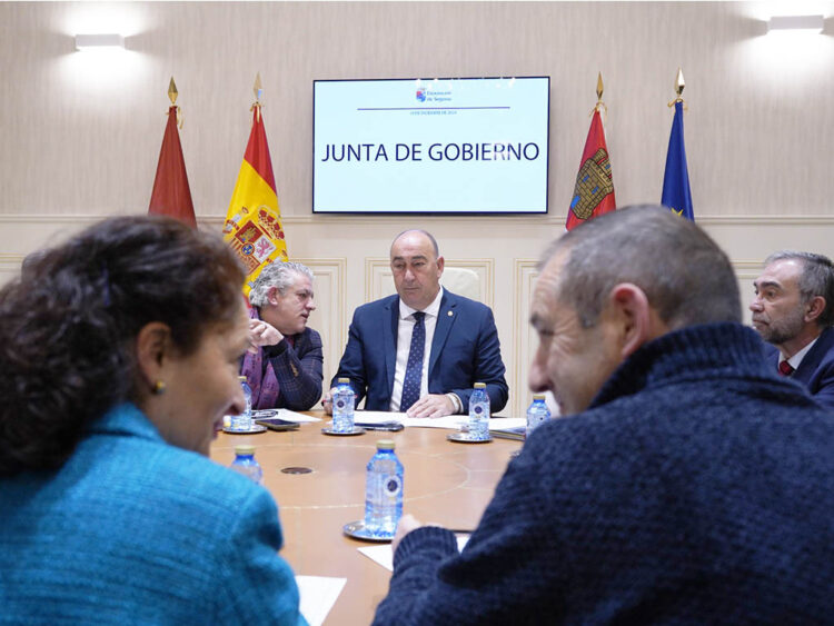 La Diputación introduce en el Premio ‘Gil de Biedma’ un galardón para menores de 30 años 1 Junta de Gobierno de la Diputación.