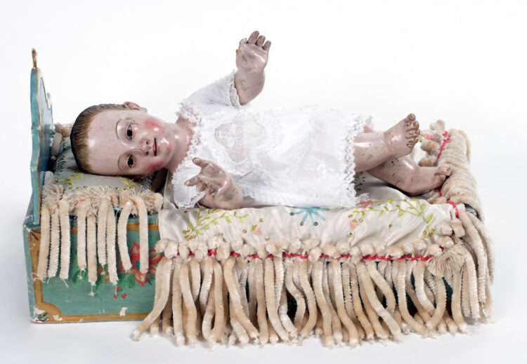 Imágenes del Niño Jesús para la adoración en Segovia (II) 1 Ninos 13 dentro de cama S.AntonioReal