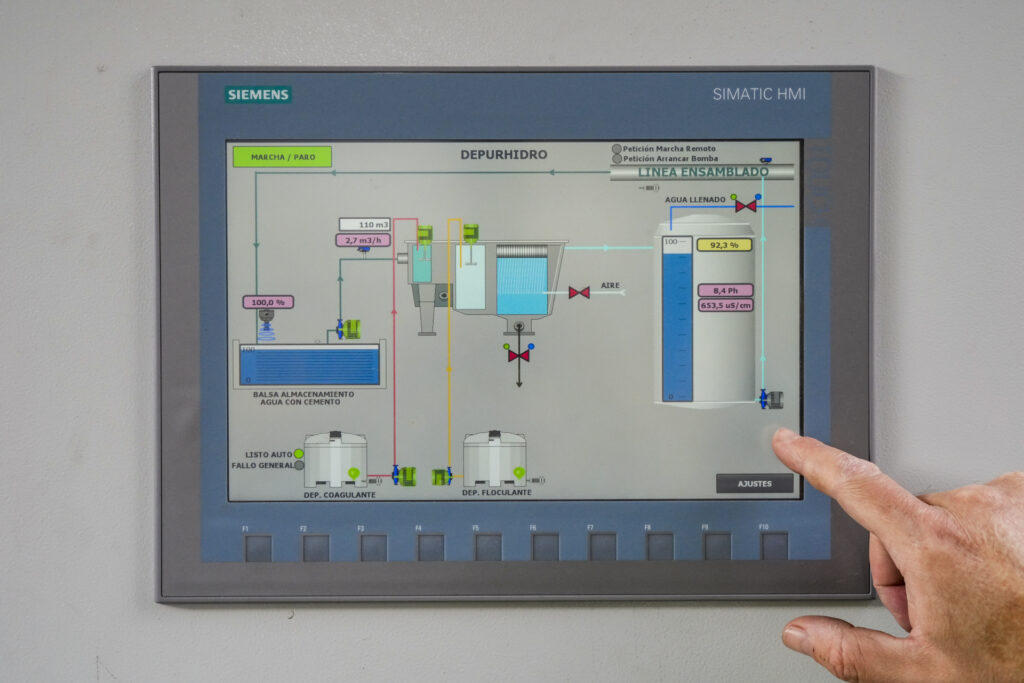 Pantalla desde la que se gestiona y monitoriza la depuradora.