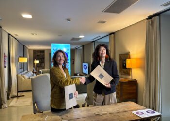 Momento de la firma del acuerdo.