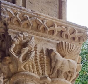 Las escenas taurinas en el Claustro de Santa María la Real (y VI) 8 Aquí podemos observar a un mozo que se ha encaramado a un árbol sujetándose entre las ramas para poder ver el encierro.