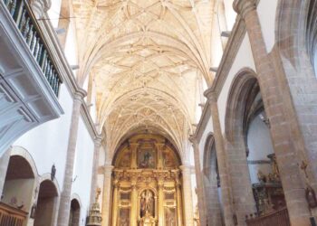 Altar de la iglesia de San Miguel.