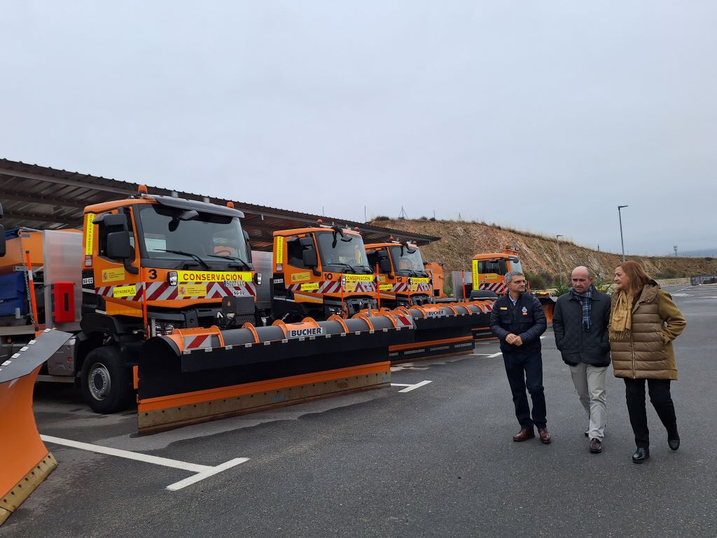 Segovia se blinda ante la llegada de un temporal que dejará nieve en toda la provincia 2 Maquinas quitanieves del dispositivo del Gobierno listas para su uso / Subdelegación