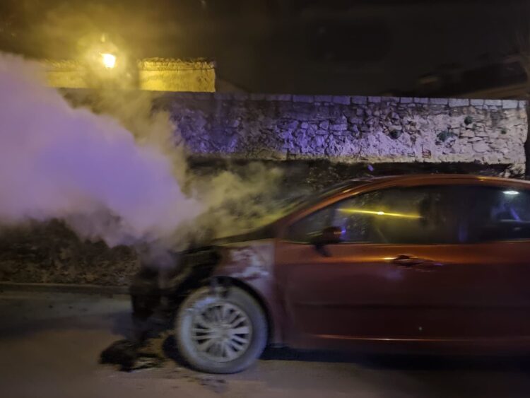 Más de una decena de incidentes de circulación durante las fiestas 1 El motor de un vehículo ardió mientras circulaba en Padre Claret.