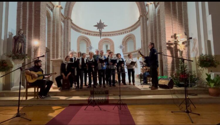 Actuación musical del grupo de Tabanera La Luenga.