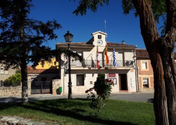 Ayuntamiento de Torrecaballeros / E.A.