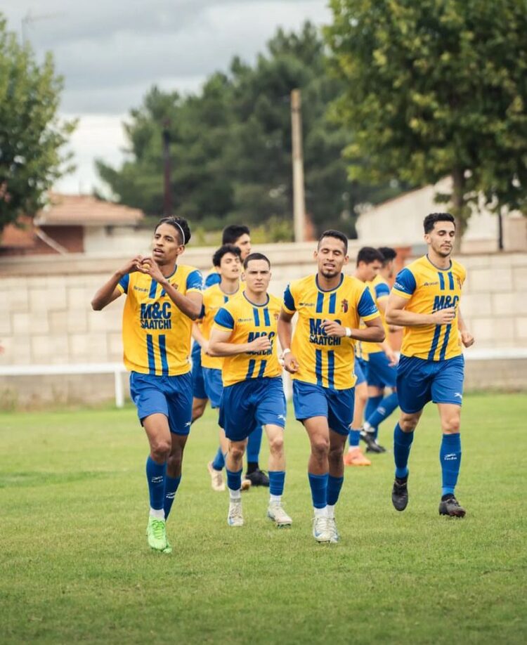 Un derbi para cerrar el año 1 Los jugadores del Coca celebran un gol durante un encuentro de la presente temporada./CD. COCA